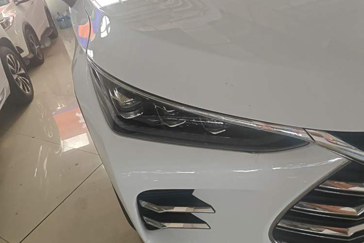 Used BYD Tang New Energy 2018 DM 2.0T All-Wheel Drive Smart Connectivity Luxury Model 7 Seats China V Emission Standard Right Front Headlight