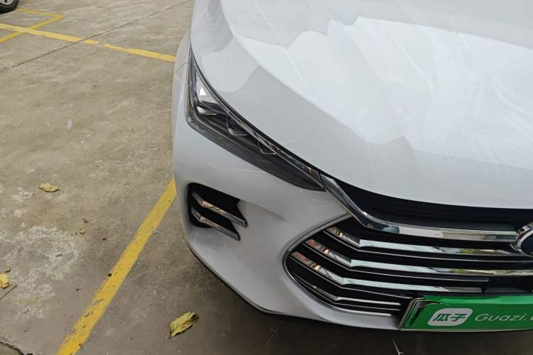 Used BYD Tang New Energy 2018 DM 2.0T All-Wheel Drive Smart Connectivity Luxury Model 7 Seats China V Emission Standard Right Front Headlight