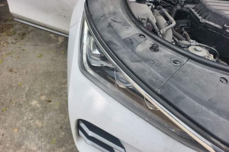 Used BYD Tang New Energy 2018 DM 2.0T All-Wheel Drive Smart Connectivity Luxury Model 7 Seats China V Emission Standard Right Front Headlight