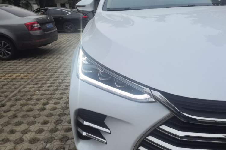 Used BYD Tang New Energy 2018 DM 2.0T All-Wheel Drive Smart Connect Advanced Model 7 Seats China V Emission Standard Right Front Headlight