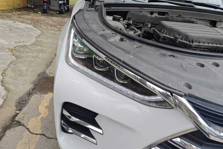 Used BYD Tang New Energy 2018 DM 2.0T All-Wheel Drive Smart Connectivity Luxury Model 7 Seats China V Emission Standard Right Front Headlight