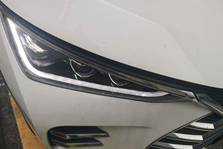 Used BYD Tang New Energy 2018 DM 2.0T All-Wheel Drive Smart Connectivity Luxury Model 7 Seats China V Emission Standard Right Front Headlight
