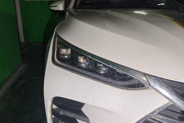 Used BYD Tang New Energy 2018 DM 2.0T All-Wheel Drive Smart Connect Advanced Model 7 Seats China V Emission Standard Right Front Headlight