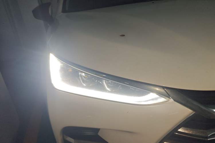 Used BYD Tang New Energy 2018 DM 2.0T All-Wheel Drive Smart Connectivity Luxury Model 7 Seats China V Emission Standard Right Front Headlight