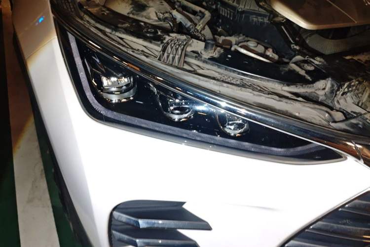 Used BYD Tang New Energy 2018 DM 2.0T All-Wheel Drive Smart Connect Genesis Edition 7 Seats China V Emission Standard Right Front Headlight