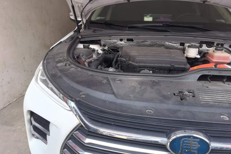 Used BYD Tang New Energy 2018 DM 2.0T All-Wheel Drive Smart Connect Genesis Edition 7 Seats China V Emission Standard Right Front Headlight
