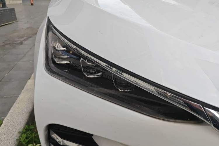 Used BYD Tang New Energy 2018 DM 2.0T All-Wheel Drive Smart Connectivity Luxury Model 7 Seats China V Emission Standard Right Front Headlight