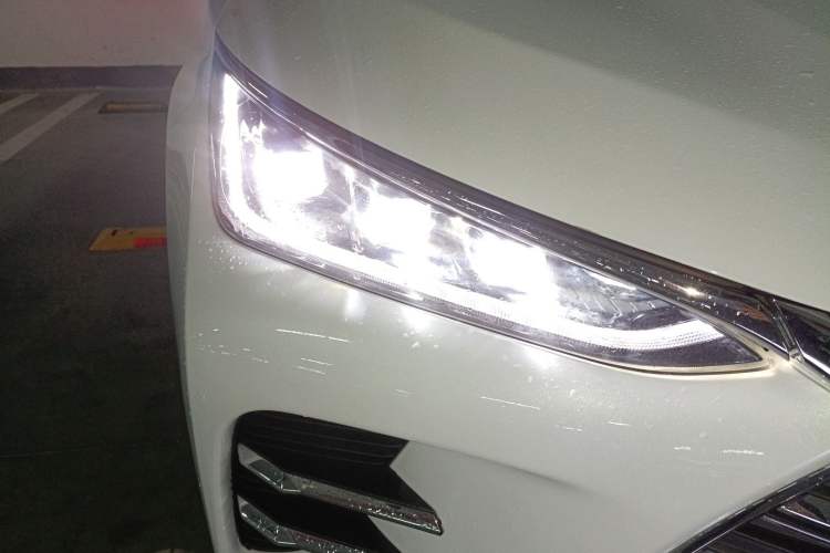 Used BYD Tang New Energy 2018 DM 2.0T All-Wheel Drive Smart Connectivity Enjoyment Model 5 Seats China V Emission Standard Right Front Headlight