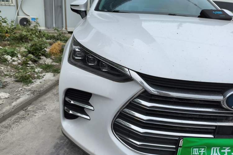 Used BYD Tang New Energy 2018 DM 2.0T All-Wheel Drive Smart Connectivity Luxury Model 7 Seats China V Emission Standard Right Front Headlight