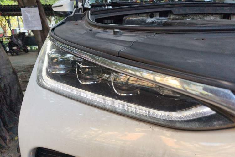 Used BYD Tang New Energy 2018 DM 2.0T All-Wheel Drive Smart Connect Genesis Edition 7 Seats China V Emission Standard Right Front Headlight