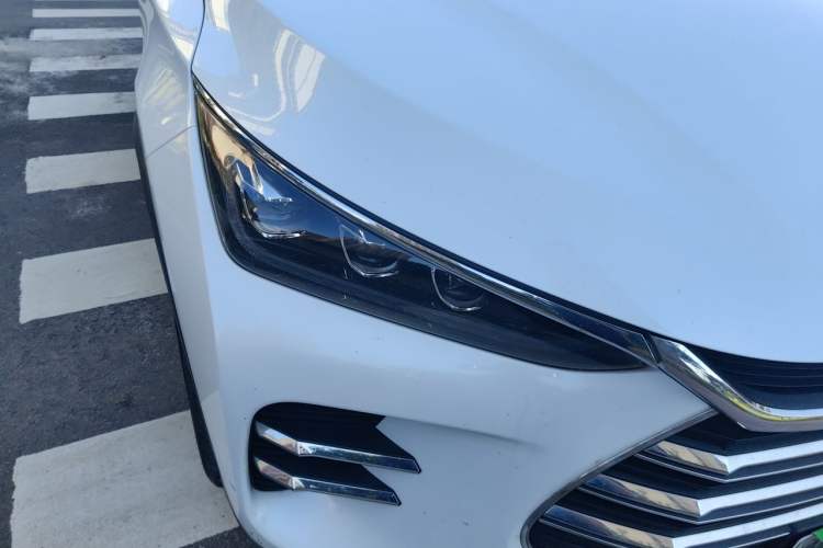Used BYD Tang New Energy 2018 DM 2.0T All-Wheel Drive Smart Connectivity Enjoyment Model 5 Seats China V Emission Standard Right Front Headlight