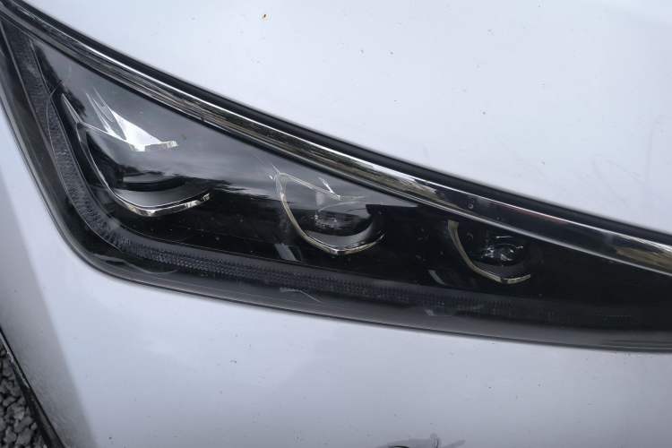 Used BYD Tang New Energy 2018 DM 2.0T All-Wheel Drive Smart Connect Elite 7-Seater China V Emission Standard Right Front Headlight