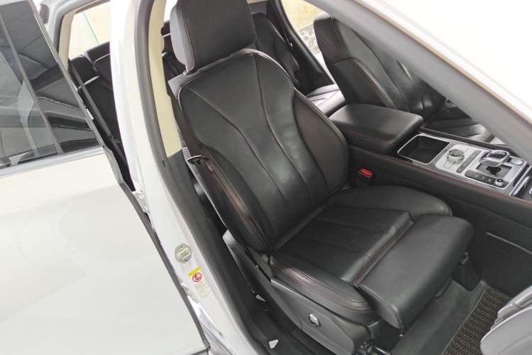 Used BYD Tang New Energy 2018 DM 2.0T All-Wheel Drive Smart Connect Elite 7-Seater China V Emission Standard Right Front Seat