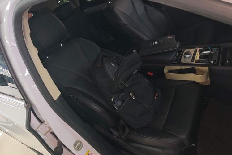 Used BYD Tang New Energy 2018 DM 2.0T All-Wheel Drive Smart Connectivity Luxury Model 7 Seats China V Emission Standard Right Front Seat