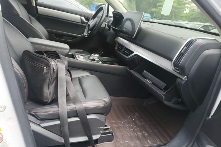 Used BYD Tang New Energy 2018 DM 2.0T All-Wheel Drive Smart Connect Advanced Model 7 Seats China V Emission Standard Right Front Seat