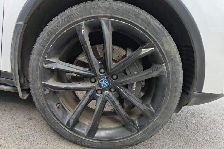 Used BYD Tang New Energy 2018 DM 2.0T All-Wheel Drive Smart Connectivity Luxury Model 7 Seats China V Emission Standard Right Front Wheel Hub