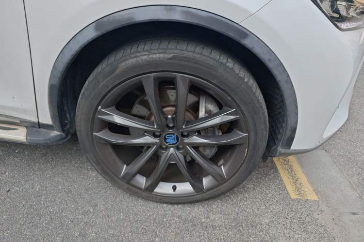 Used BYD Tang New Energy 2018 DM 2.0T All-Wheel Drive Smart Connectivity Luxury Model 7 Seats China V Emission Standard Right Front Wheel Hub
