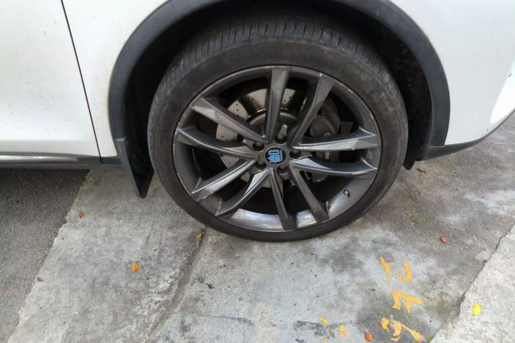 Used BYD Tang New Energy 2018 DM 2.0T All-Wheel Drive Smart Connect Advanced Model 7 Seats China V Emission Standard Right Front Wheel Hub
