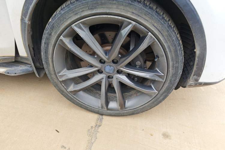 Used BYD Tang New Energy 2018 DM 2.0T All-Wheel Drive Smart Connectivity Luxury Model 7 Seats China V Emission Standard Right Front Wheel Hub