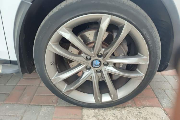 Used BYD Tang New Energy 2018 DM 2.0T All-Wheel Drive Smart Connectivity Luxury Model 7 Seats China V Emission Standard Right Front Wheel Hub