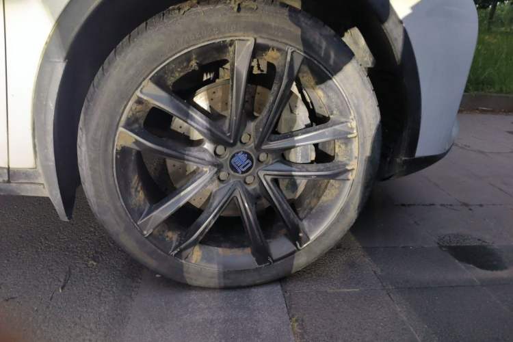 Used BYD Tang New Energy 2018 DM 2.0T All-Wheel Drive Smart Connectivity Luxury Model 7 Seats China V Emission Standard Right Front Wheel Hub