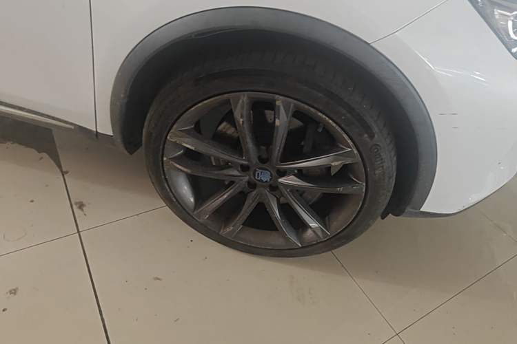 Used BYD Tang New Energy 2018 DM 2.0T All-Wheel Drive Smart Connectivity Luxury Model 7 Seats China V Emission Standard Right Front Wheel Hub