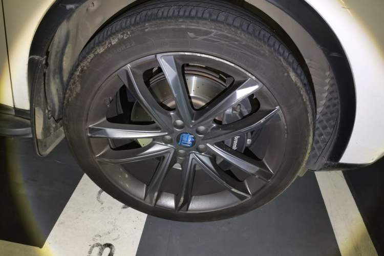 Used BYD Tang New Energy 2018 DM 2.0T All-Wheel Drive Smart Connectivity Luxury Model 7 Seats China V Emission Standard Right Front Wheel Hub