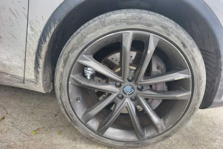 Used BYD Tang New Energy 2018 DM 2.0T All-Wheel Drive Smart Connectivity Luxury Model 7 Seats China V Emission Standard Right Front Wheel Hub