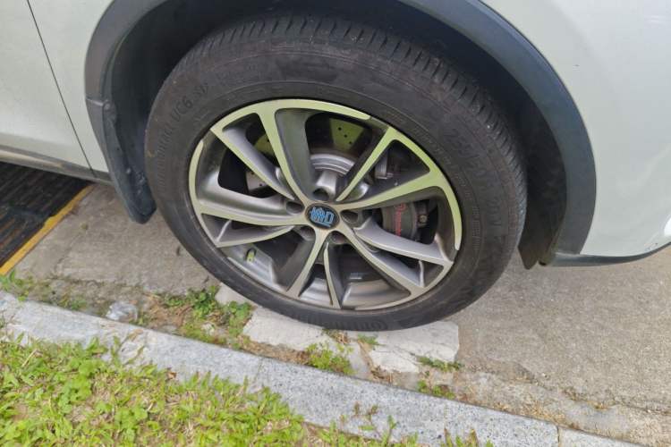 Used BYD Tang New Energy 2018 DM 2.0T All-Wheel Drive Smart Connectivity Luxury Model 7 Seats China V Emission Standard Right Front Wheel Hub