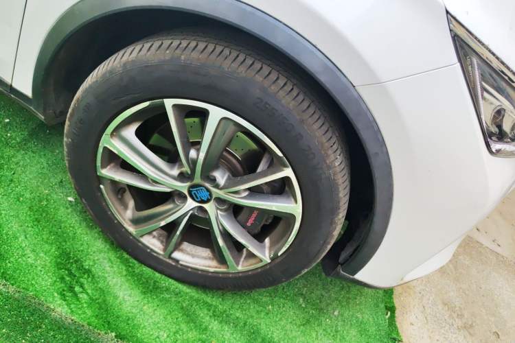 Used BYD Tang New Energy 2018 DM 2.0T All-Wheel Drive Smart Connectivity Luxury Model 7 Seats China V Emission Standard Right Front Wheel Hub