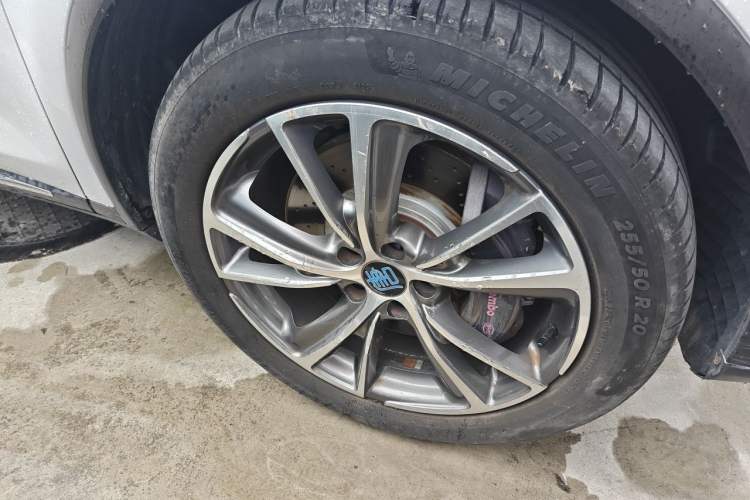 Used BYD Tang New Energy 2018 DM 2.0T All-Wheel Drive Smart Connectivity Luxury Model 7 Seats China V Emission Standard Right Front Wheel Hub