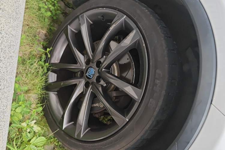 Used BYD Tang New Energy 2018 DM 2.0T All-Wheel Drive Smart Connectivity Luxury Model 7 Seats China V Emission Standard Right Front Wheel Hub
