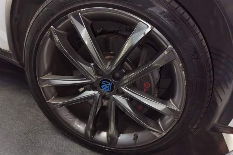 Used BYD Tang New Energy 2018 DM 2.0T All-Wheel Drive Smart Connect Elite 7-Seater China V Emission Standard Right Front Wheel Hub