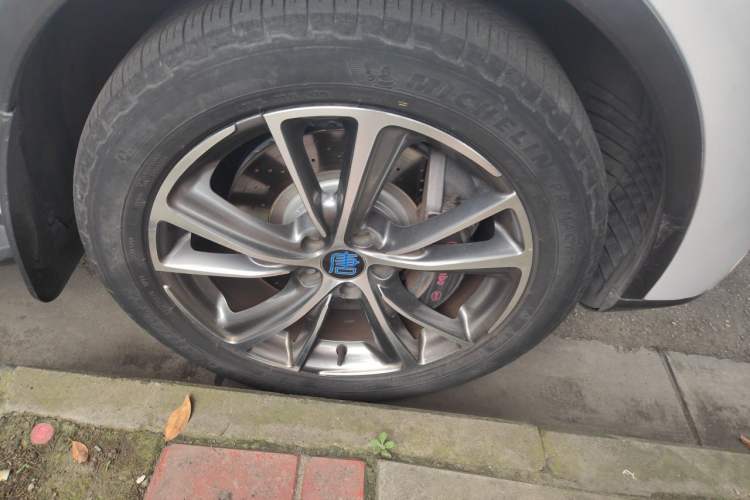 Used BYD Tang New Energy 2018 DM 2.0T All-Wheel Drive Smart Connectivity Luxury Model 7 Seats China V Emission Standard Right Front Wheel Hub