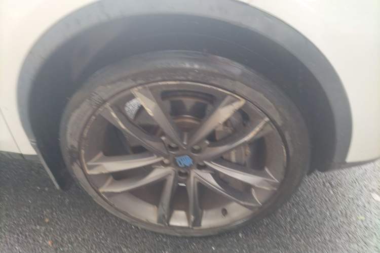 Used BYD Tang New Energy 2018 DM 2.0T All-Wheel Drive Smart Connectivity Luxury Model 7 Seats China V Emission Standard Right Front Wheel Hub