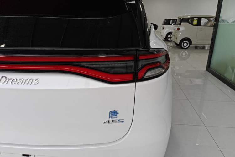 Used BYD Tang New Energy 2018 DM 2.0T All-Wheel Drive Smart Connect Elite 7-Seater China V Emission Standard Right Rear Taillight