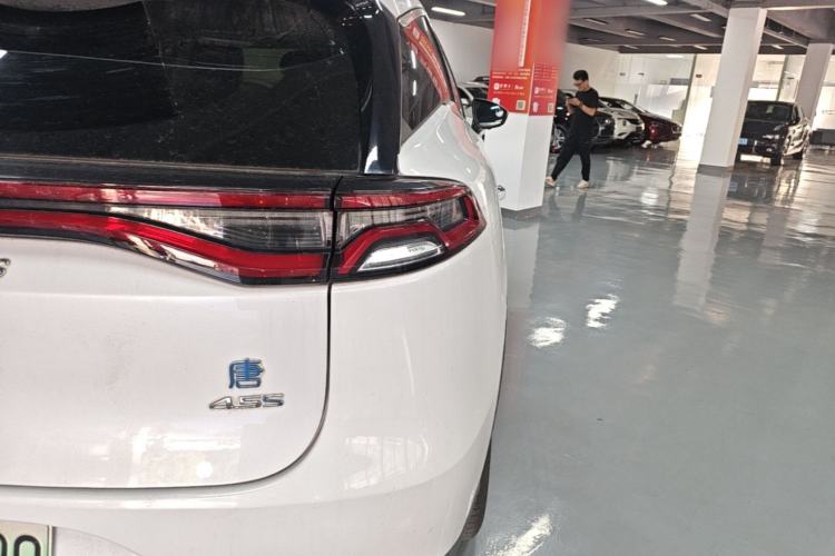 Used BYD Tang New Energy 2018 DM 2.0T All-Wheel Drive Smart Connectivity Luxury Model 7 Seats China V Emission Standard Right Rear Taillight