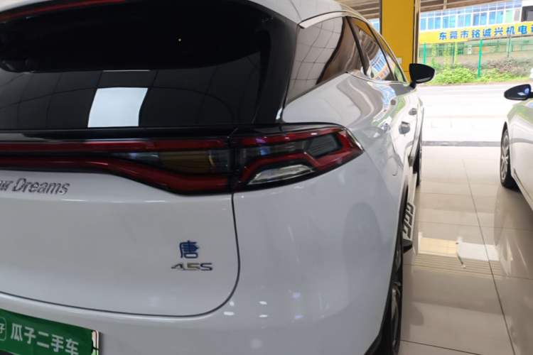Used BYD Tang New Energy 2018 DM 2.0T All-Wheel Drive Smart Connect Advanced Model 7 Seats China V Emission Standard Right Rear Taillight