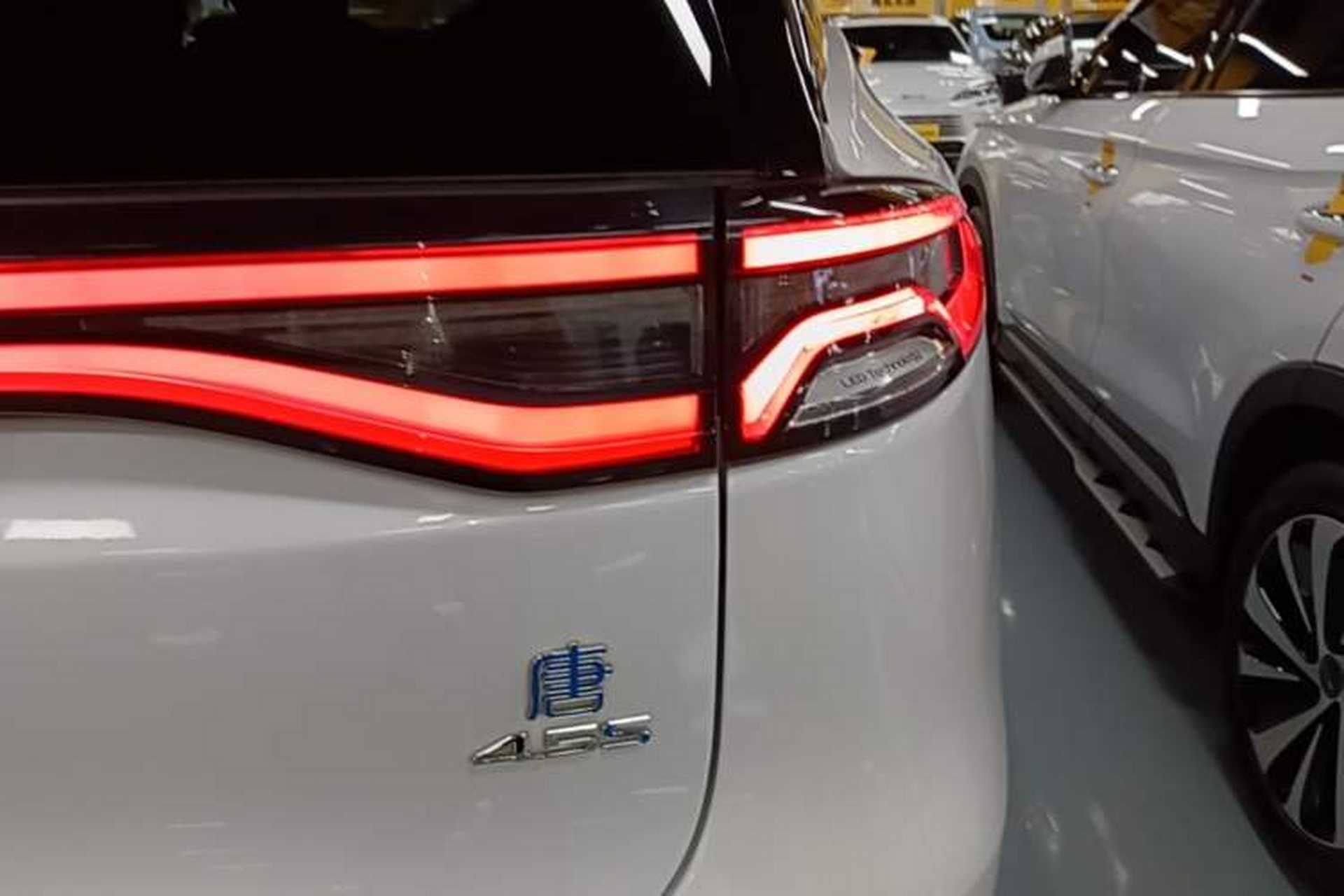 Used BYD Tang New Energy 2018 DM 2.0T All-Wheel Drive Smart Connect Elite 7-Seater China V Emission Standard Right Rear Taillight