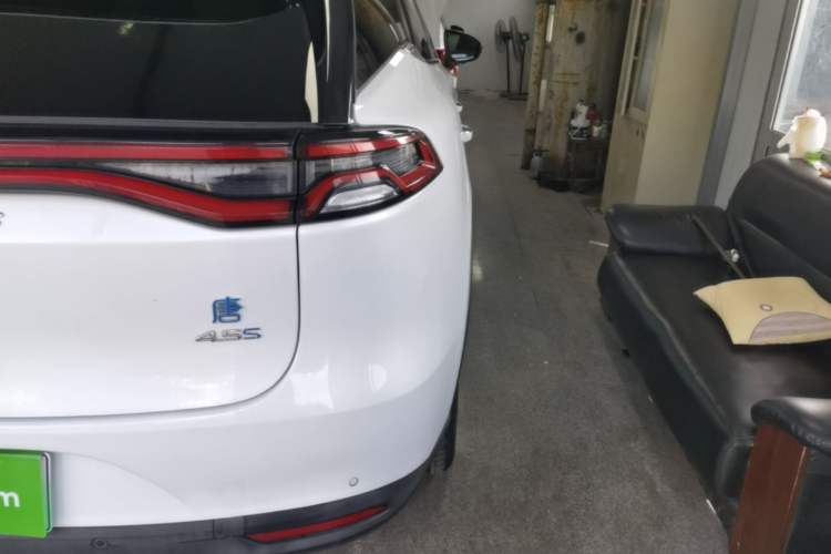 Used BYD Tang New Energy 2018 DM 2.0T All-Wheel Drive Smart Connectivity Luxury Model 7 Seats China V Emission Standard Right Rear Taillight