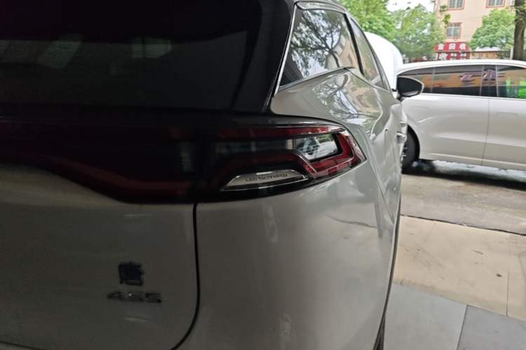 Used BYD Tang New Energy 2018 DM 2.0T All-Wheel Drive Smart Connectivity Luxury Model 7 Seats China V Emission Standard Right Rear Taillight