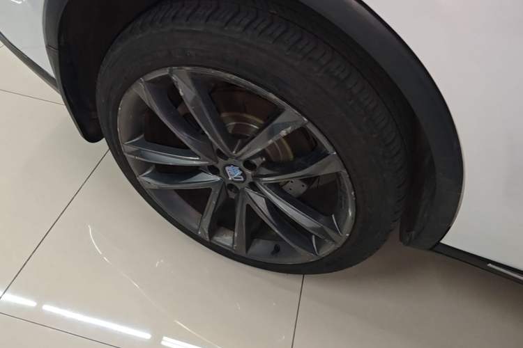 Used BYD Tang New Energy 2018 DM 2.0T All-Wheel Drive Smart Connectivity Luxury Model 7 Seats China V Emission Standard Right Rear Wheel Hub