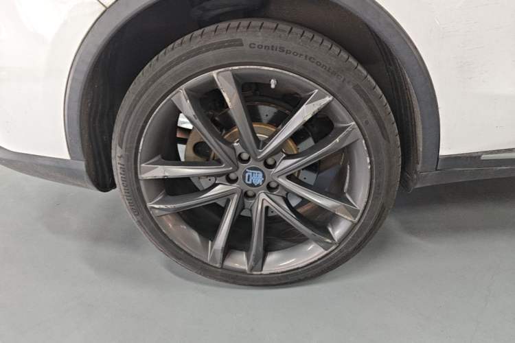 Used BYD Tang New Energy 2018 DM 2.0T All-Wheel Drive Smart Connectivity Luxury Model 7 Seats China V Emission Standard Right Rear Wheel Hub