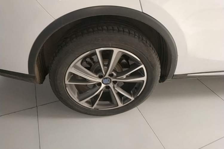 Used BYD Tang New Energy 2018 DM 2.0T All-Wheel Drive Smart Connectivity Luxury Model 7 Seats China V Emission Standard Right Rear Wheel Hub