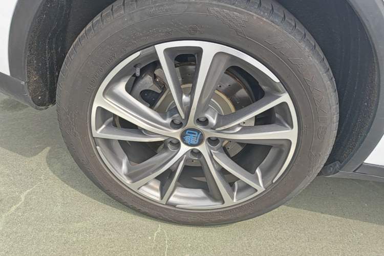 Used BYD Tang New Energy 2018 DM 2.0T All-Wheel Drive Smart Connectivity Luxury Model 7 Seats China V Emission Standard Right Rear Wheel Hub