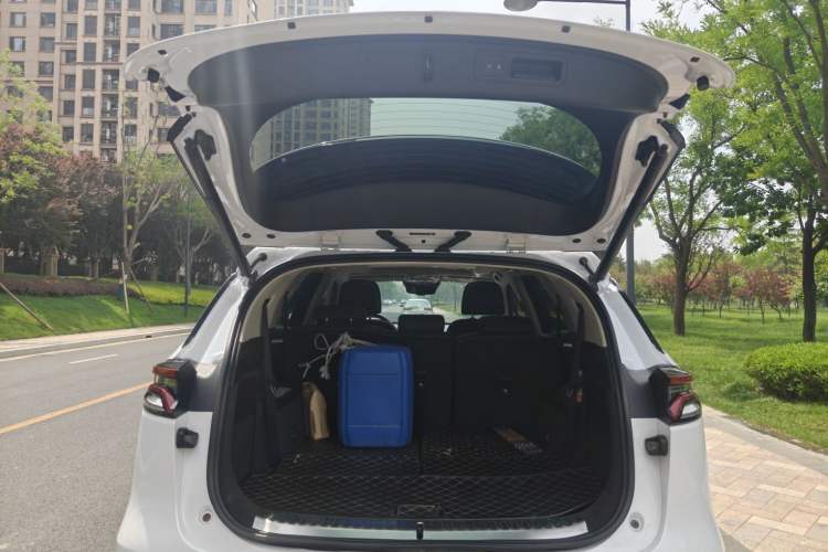 Used BYD Tang New Energy 2018 DM 2.0T All-Wheel Drive Smart Connect Elite 7-Seater China V Emission Standard Trunk