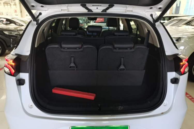 Used BYD Tang New Energy 2018 DM 2.0T All-Wheel Drive Smart Connect Advanced Model 7 Seats China V Emission Standard Trunk