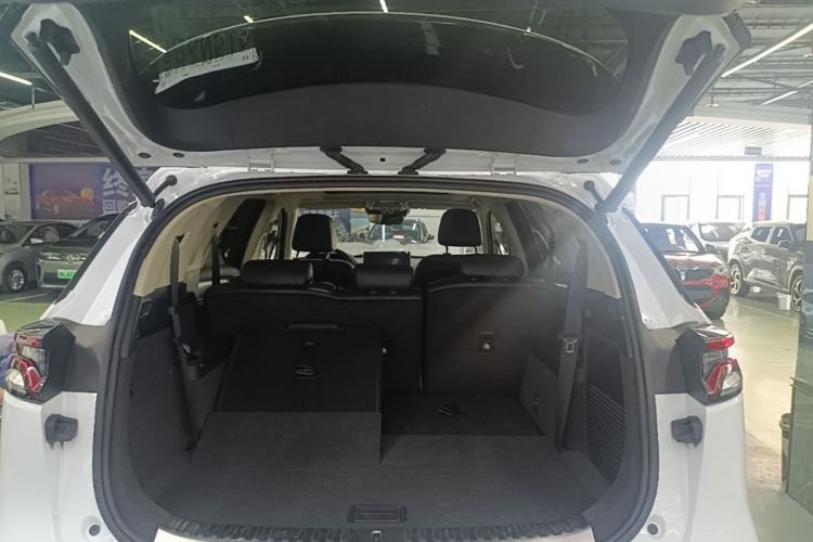 Used BYD Tang New Energy 2018 DM 2.0T All-Wheel Drive Smart Connectivity Luxury Model 7 Seats China V Emission Standard Trunk
