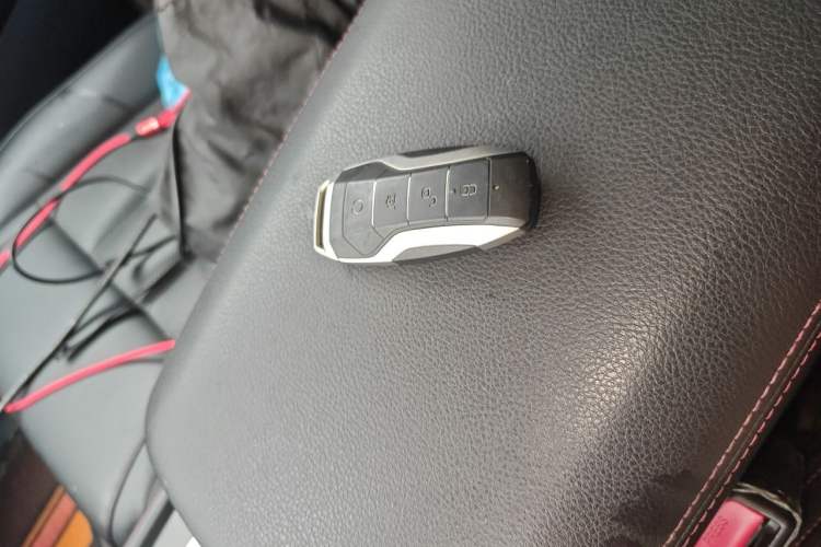 Used BYD Tang New Energy 2018 DM 2.0T All-Wheel Drive Smart Connectivity Luxury Model 7 Seats China V Emission Standard Vehicle Key
