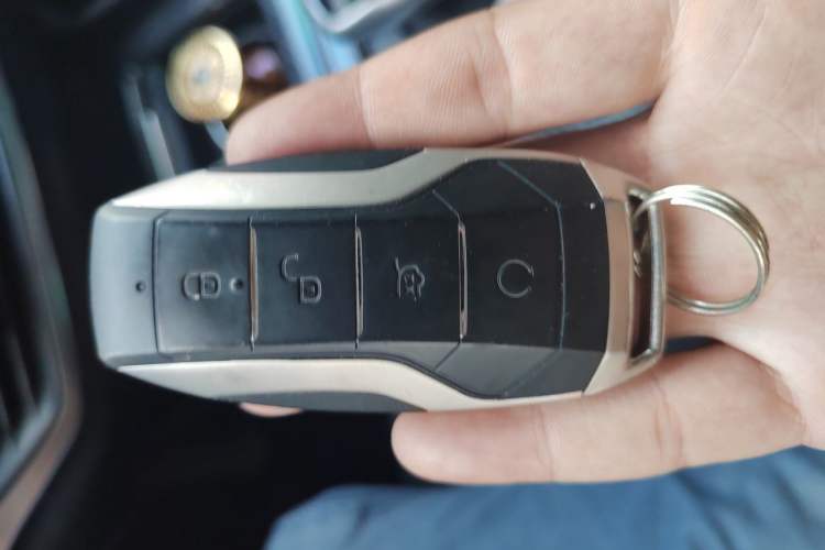 Used BYD Tang New Energy 2018 DM 2.0T All-Wheel Drive Smart Connectivity Enjoyment Model 5 Seats China V Emission Standard Vehicle Key